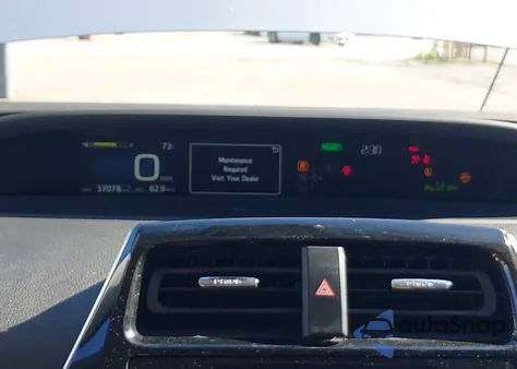 2019 Toyota Prius Le z USA, uszkodzony, nr VIN JTDKARFU5K3094477